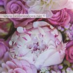 Розовый свадебный букет из пионов, георгинов и роз