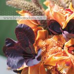 Осенний букет с орхидеями и хризантемой