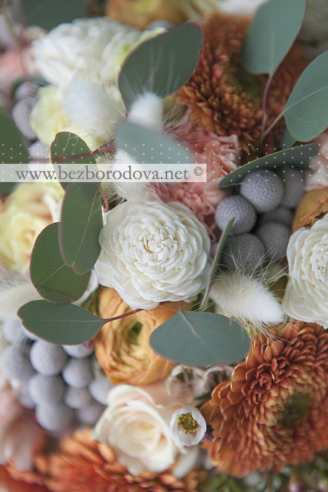 Зимний свадебный букет с герберами,ранункулюсами, серой брунией и эвкалиптом