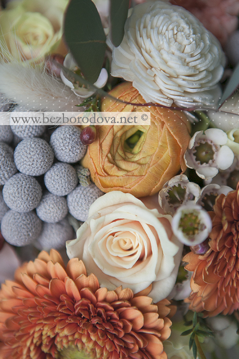 Зимний свадебный букет с герберами,ранункулюсами, серой брунией и эвкалиптом