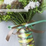 Зеленый свадебный букет из орхидей с желтой гвоздикой