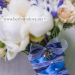 Свадебный букет с ракушками и синими агапантусами для свадьбы в морском стиле