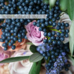 Букет в стиле прованс из роз и гвоздик с лавандой, оливковыми ветвями, синими ягодами